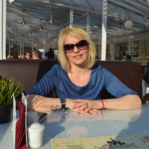 Clara, founder and editor of The Daily Bride